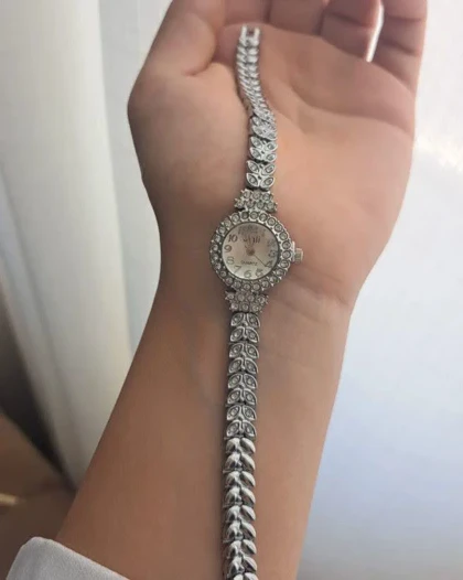 ساعت مچی زنانه نگین‌دار رنگ ثابت خاص وجذاب