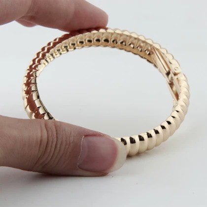 دستبند زنانه مدل موج دار