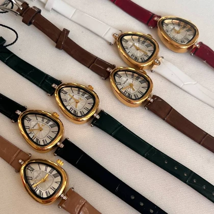 ساعت مچی زنانه برند بولون طرح اشک بند چرمی سبز عدد رومی