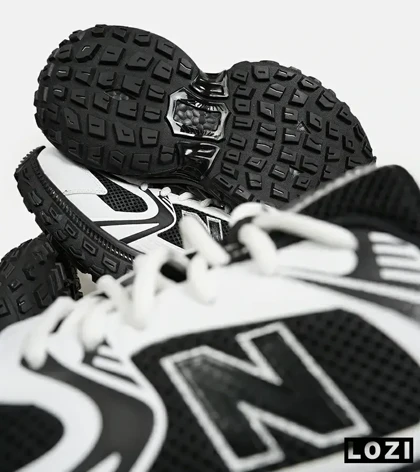 کفش کتانی مردانه و زنانه سفید مشکی NEW BALANCE 530 V02