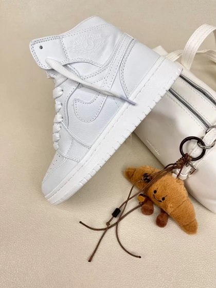 کتانی ساق‌دار زنانه ایر جردن 1 1 NIKE AIR JORDAN کد 912