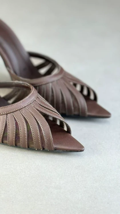 107 - پاشنه نوک تیز 107