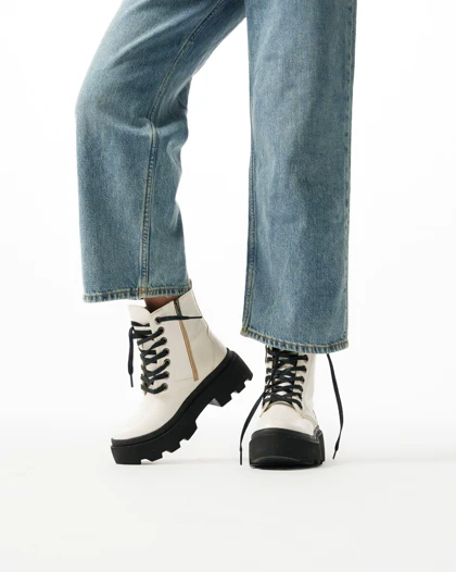 نیم بوت زنانه استرادیواریوس مدل BTW77