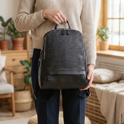 کیف چرم زنانه مدل کوله پشتی جلوزیپ