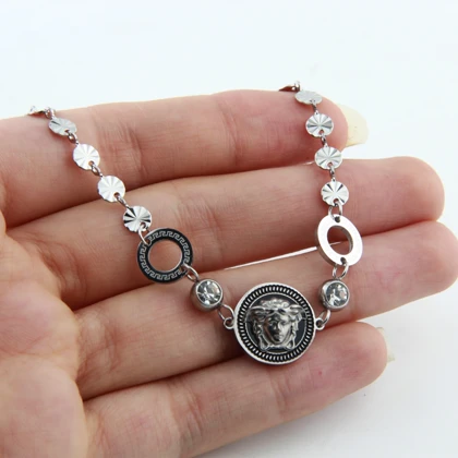 دستبند زنانه طرح ورساچه