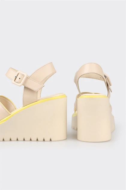 صندل زنانه اله elle