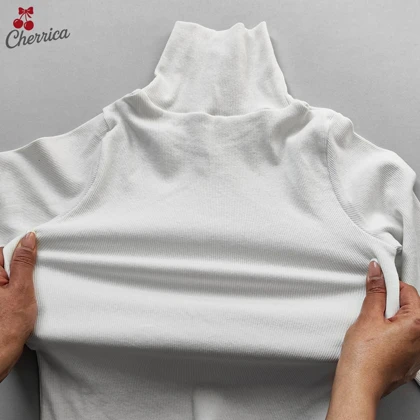 کراپ آستین بلند یقه اسکی سفید