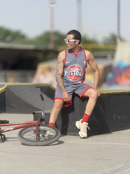 ست رکابی و شلوارک PISTONS بسکتبالی بدنسازی طوسی