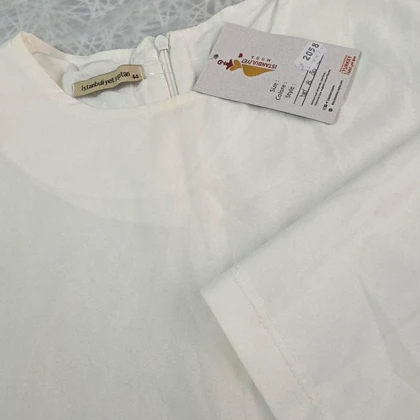 شومیز سیلک وارداتی سفید ترکیه ای سایز 44 تا 48 برند Istanbuliyet کد 3011