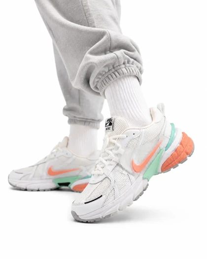 کفش کتانی زنانه نایکی v2k سفید گلبهی Nike V2k