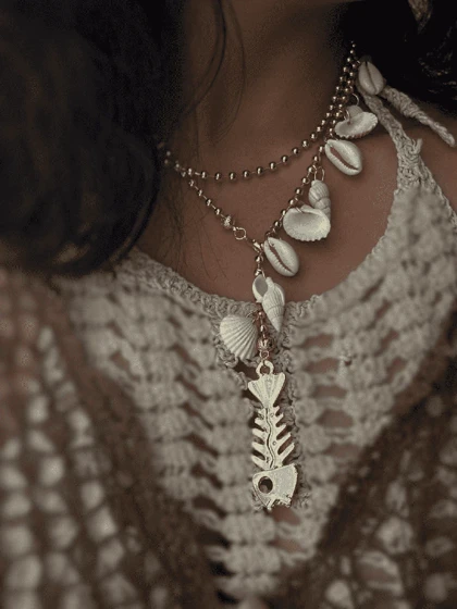 رو لباسی گردنبند و آویز کمر ماهی