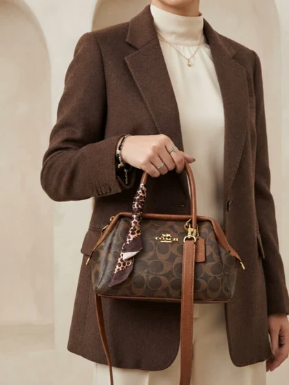 کیف صندوقی COACH قهوه ای کووچ  ترند مد