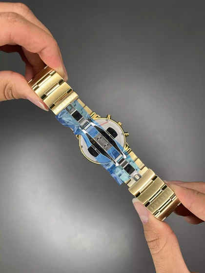 ساعت مچی ورساچه کورنوگراف بند طلایی صفحه آبی رویال Versace