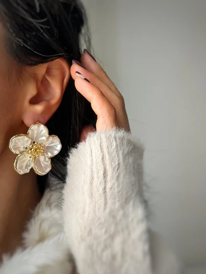 گوشواره گل صدفی طلایی