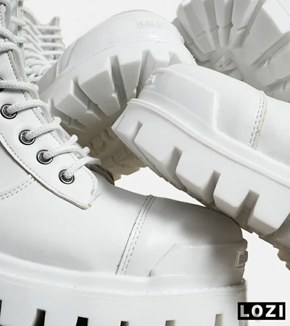 بوت مردانه سفید بالنسیاگا مدل 6230