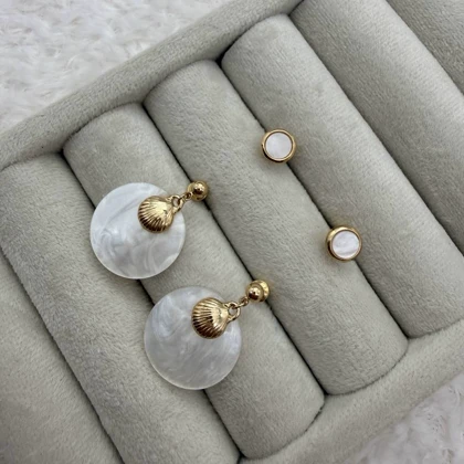 گوشواره دو تکه رزینی و صدف طلایی