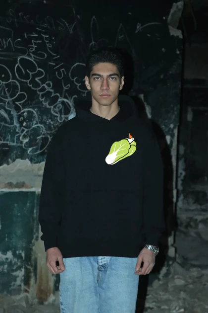 هودی مشکی اسپرت مینیمال طرح جوجه و کاهو - فواصل