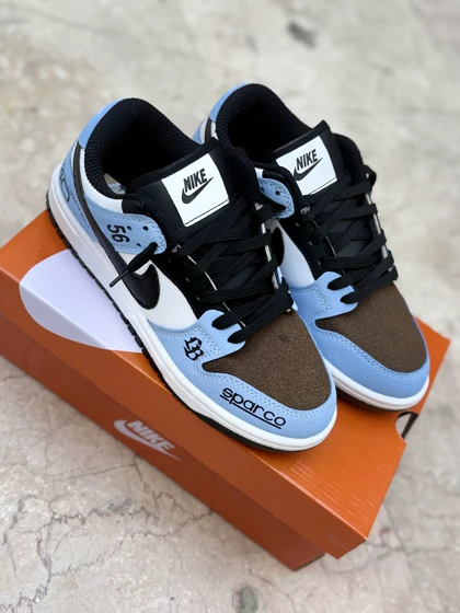 کتانی نایک اس بی کاستوم آبی