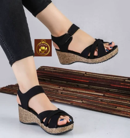 صندل لژدار کنفی زنانه سه خط
