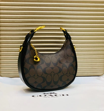 کیف زنانه کوچ مدل هلالی Coach