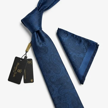 کراوات و پوشت دستدوز طرح پیچک و جقه برند Massimo Dutti