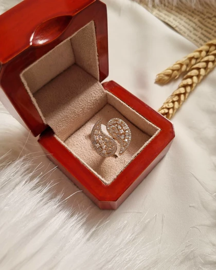 انگشتر جواهری ژوپینگ مدل سلطنتی