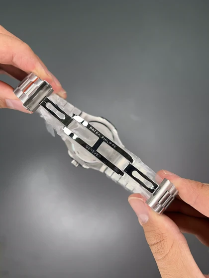 ساعت مچی پتک فیلیپ ناتیلوس زیرثانیه بند سیلور صفحه سفید Patek Philippe Nautilus