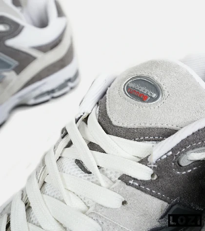 کفش کتانی طوسی خاکستری NEW BALANCE 2002R