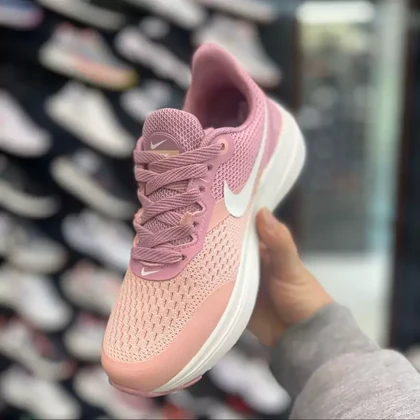 کفش راحتی زنانه نایکی مدل ایر زوم صورتی
