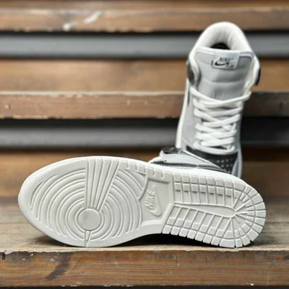 کتانی زنانه جردن ساق‌دار