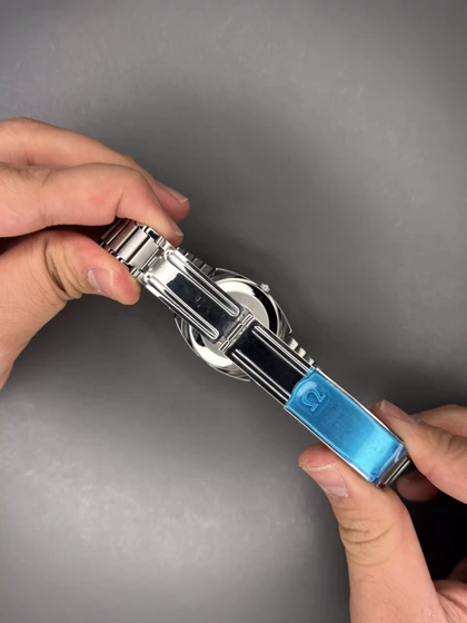 ساعت مچی امگا سیمستر نوستالژی بند سیلور صفحه زرد Omega Seamaster