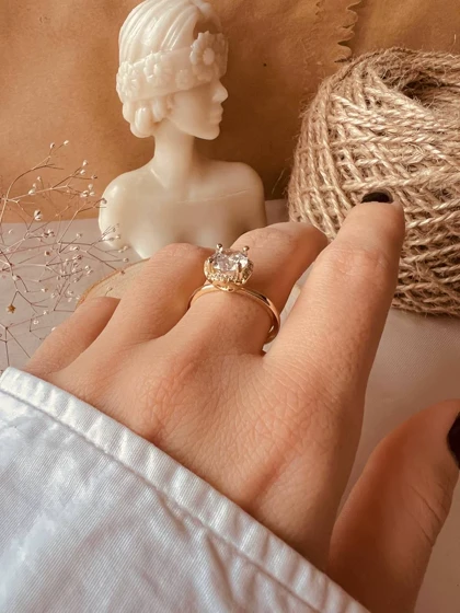 انگشتر جواهری تک نگین طلایی