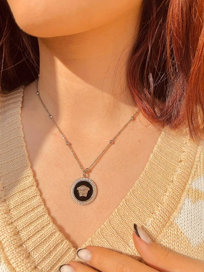 نیم ست ورساچه مشکی سفید استیل