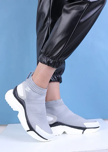 کفش اسپرت زنانه کش بافت نایک ساق‌دار