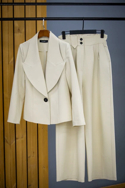 کت و شلوار یقه انگلیسی تک دکمه