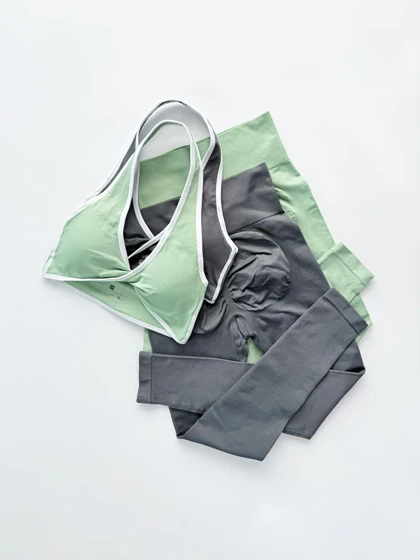 ست نیم‌تنه کاپ‌دار بند گردنی و لگ نواردوزی