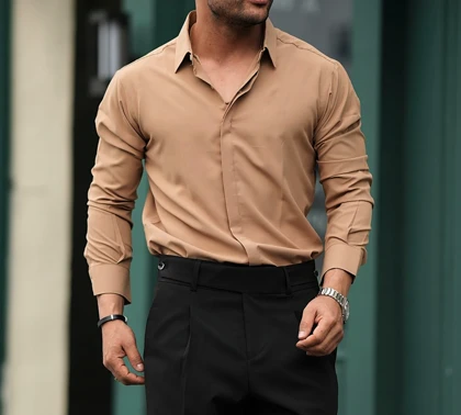 پیراهن مردانه رنگ بژ پارچه ساتن کش اعلا