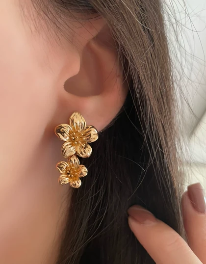 گوشواره میخی فلاور طلایی ژوپینگ