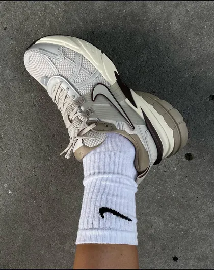 نایک وی تو کی ران Nike v2k run کد 600