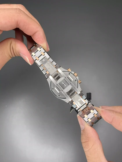 ساعت مچی اودمار پیگه کورنوگراف بند دور رنگ سیلور رزگلد صفحه سفید Audemars Piguet