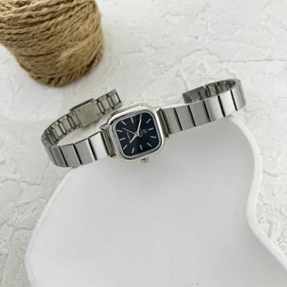 ساعت مچی زنانه با طرح زیبای فلورا، انتخابی شیک