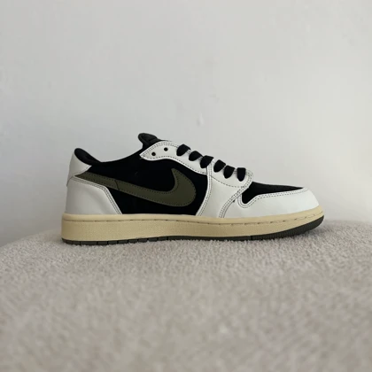 ترویس جردن سبز زیتونی