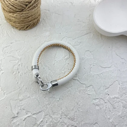 دستبند مردانه مدل امگا رابر با بند سفید و قفل استیل قایقرانی