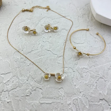 نیم‌ست زنانه مدل نایلا طرح گل با دستبند النگویی طلایی