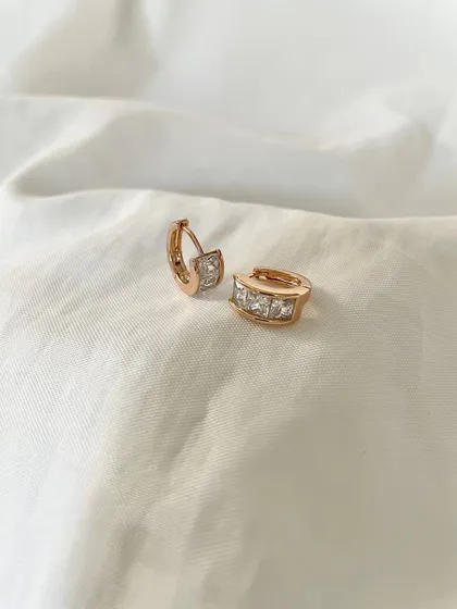 گوشواره حلقه‌ای نگین‌دار