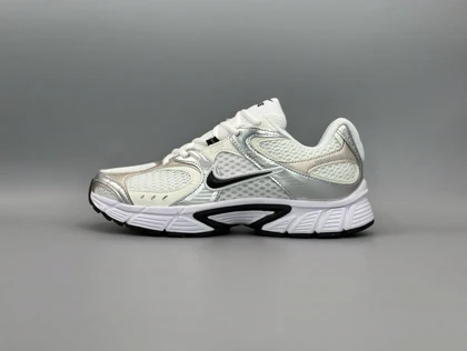 کتانی نایکی وی5کی رانر سفید سیلور مشکی/Nike V5K