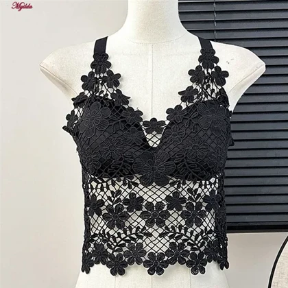 کراپ تاپ زنانه ماییلدا مدل گل‌گلی گیپوری کد 5474-1837