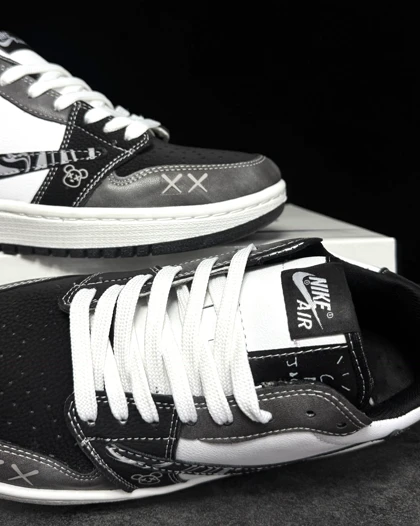 کتانی جردن تراویس نورث فیس