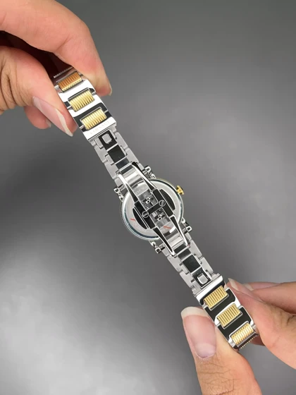 ساعت مچی ورساچه دورحکاکی دورنگ سیلورطلایی صفحه سبز Versace