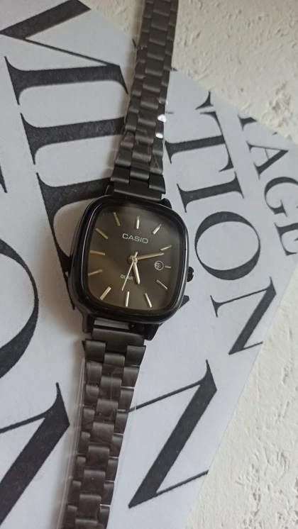 ساعت مچی کاسیو زنانه تمام مشکی اولدمانی قفل ریلی تاریخ شمار کیفیت عالی ( خش جزئی روی بند قفل دارد که به قیمت پایین گذاشتم)
